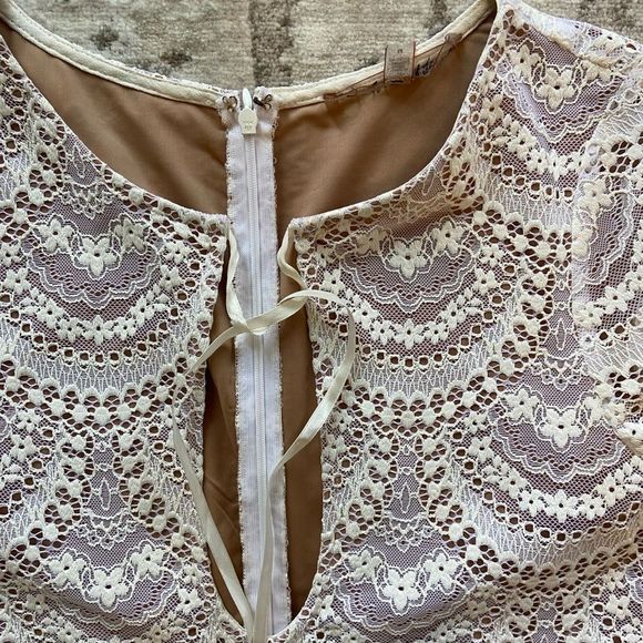 FOR LOVE AND LEMONS Rosalina Lace Keyhole Dress - Picture 3 of 5